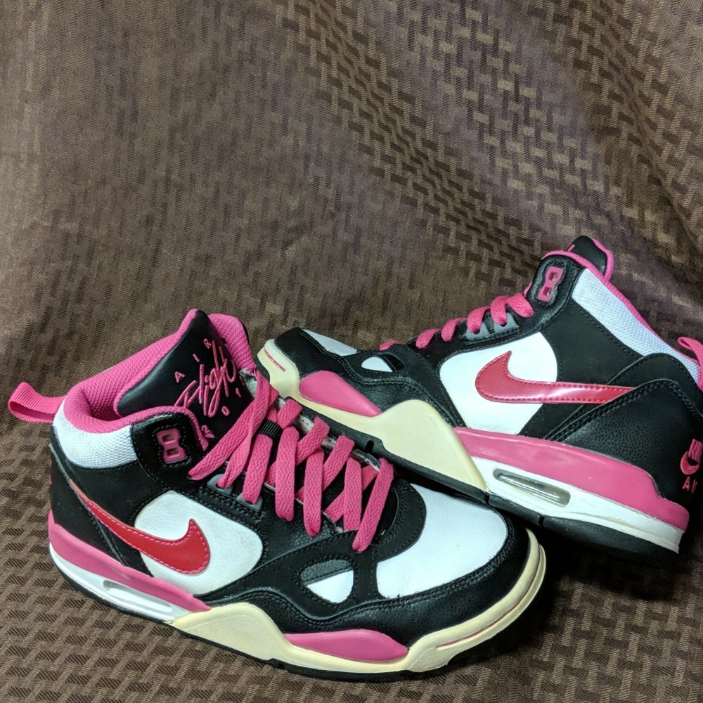 Nike - Picture 6 of 15